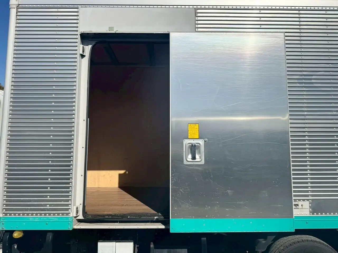 いすゞ エルフ 小型 アルミバン サイドドア TRG-NMR85ANの中古トラック画像8