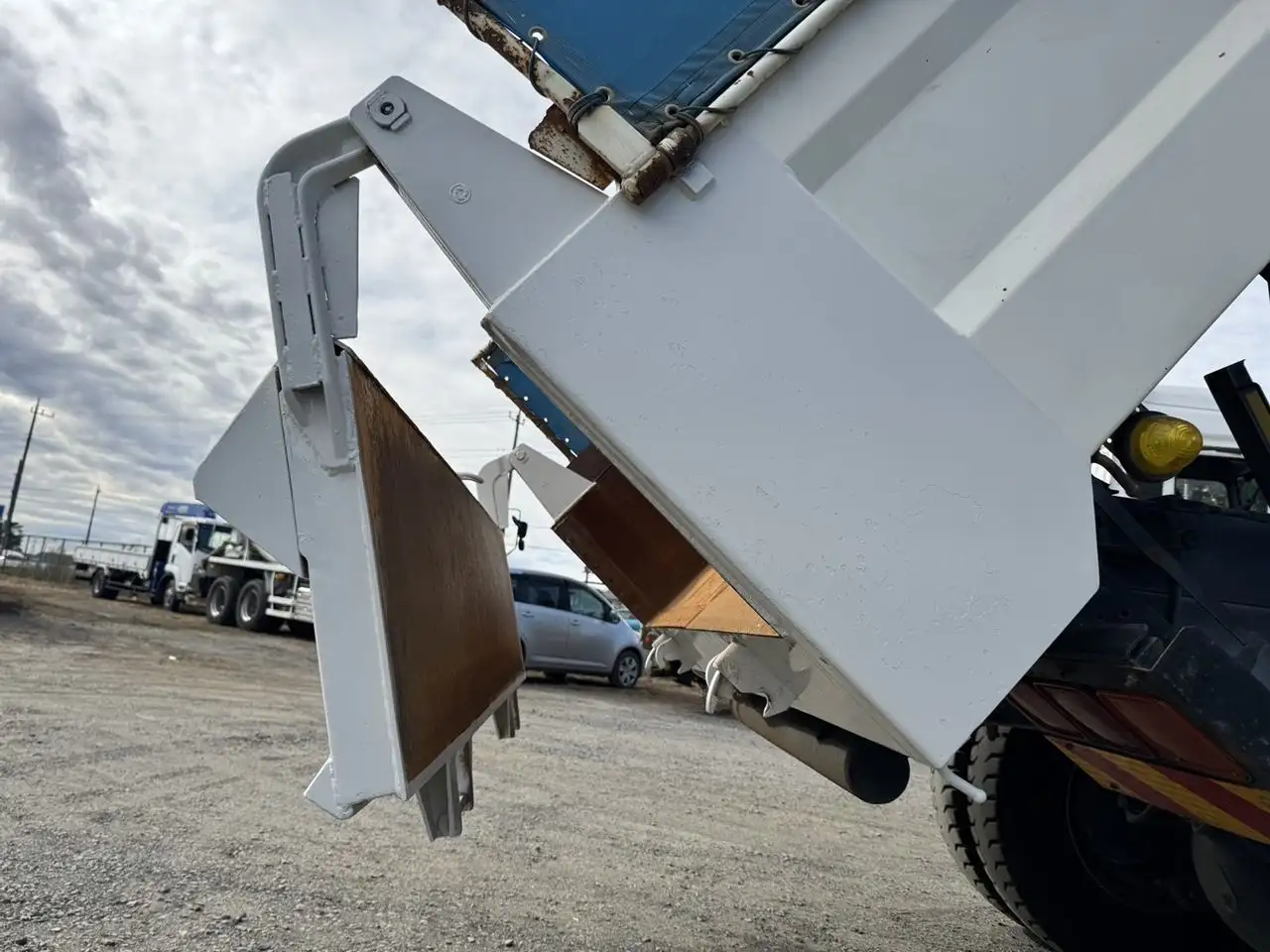 日野 プロフィア 大型 ダンプ コボレーン ベッドの中古トラック画像9