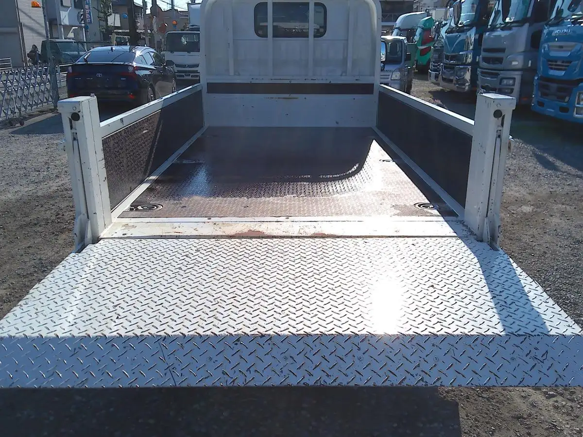 日野 デュトロ 小型 平ボディ パワーゲート 床鉄板の中古トラック画像8