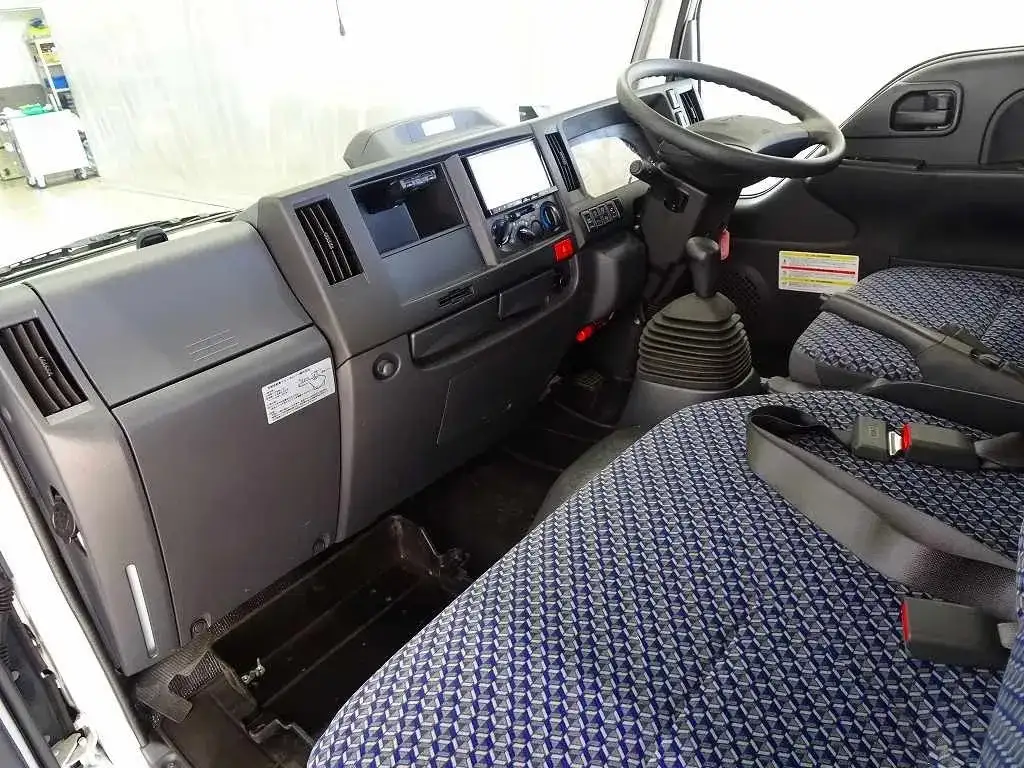 いすゞ エルフ 小型 平ボディ 床鉄板 2RG-NJR88Aの中古トラック画像10