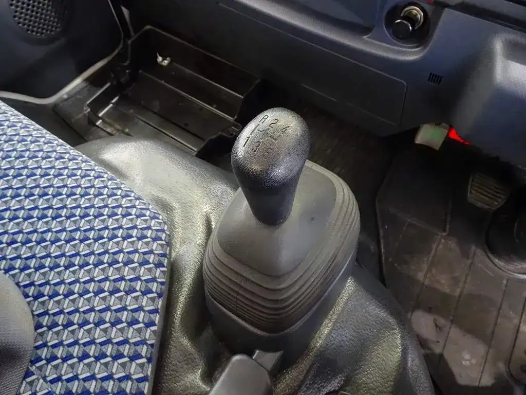 いすゞ エルフ 小型 平ボディ 床鉄板 2RG-NJR88Aの中古トラック画像15