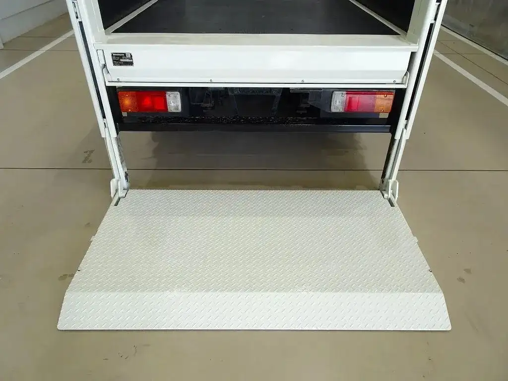 日野 デュトロ 小型 平ボディ パワーゲート 2KG-XZU675Mの中古トラック画像8