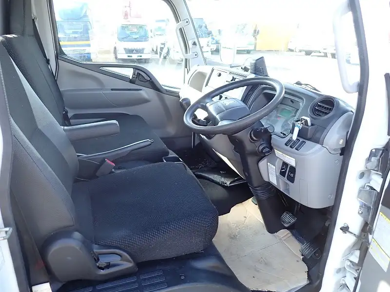 三菱 キャンター 小型 平ボディ 床鉄板 2PG-FBAV0の中古トラック画像10