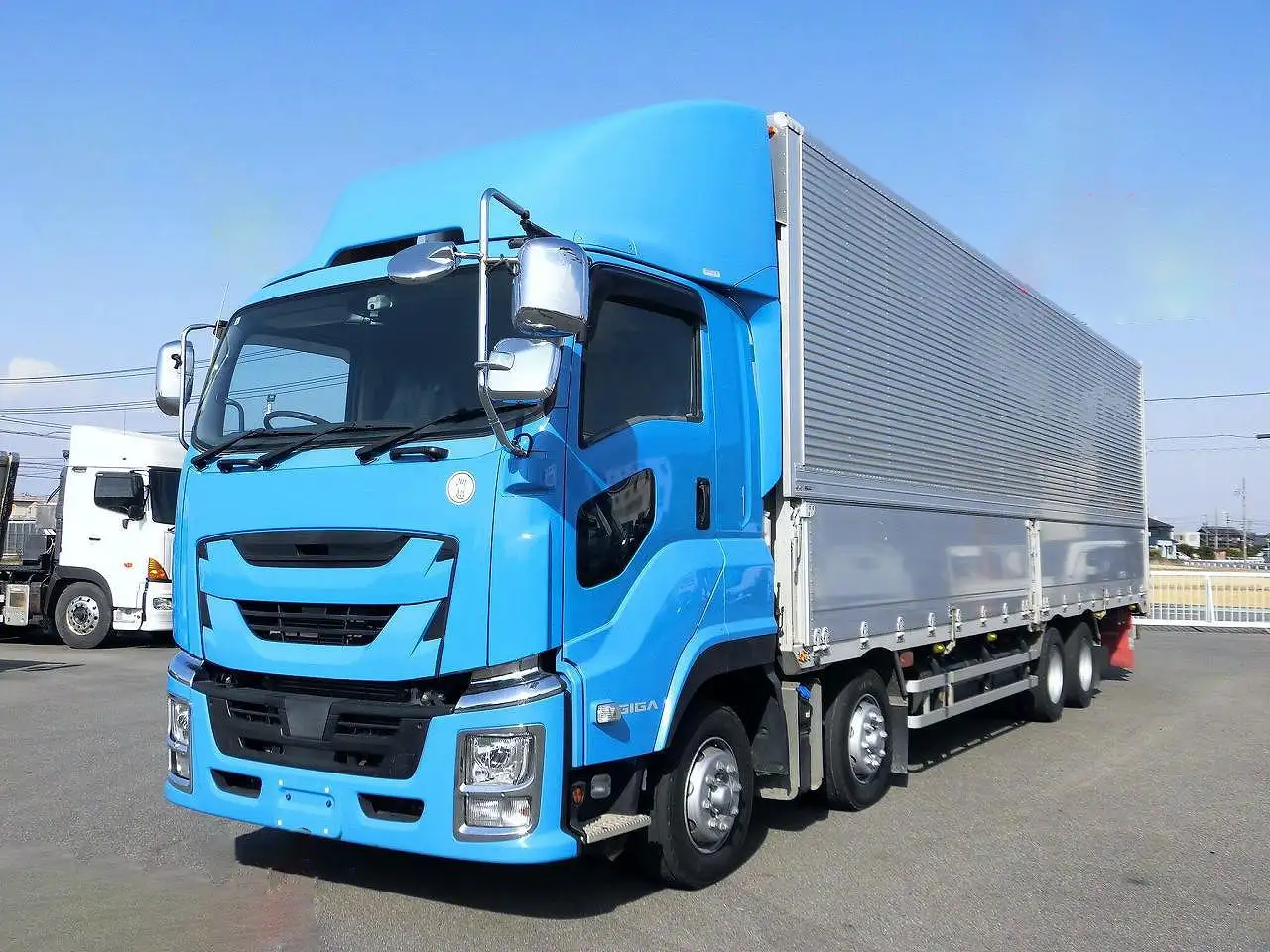 いすゞ ギガ 大型 ウイング エアサス ベッド の中古トラック【車両No.201912】