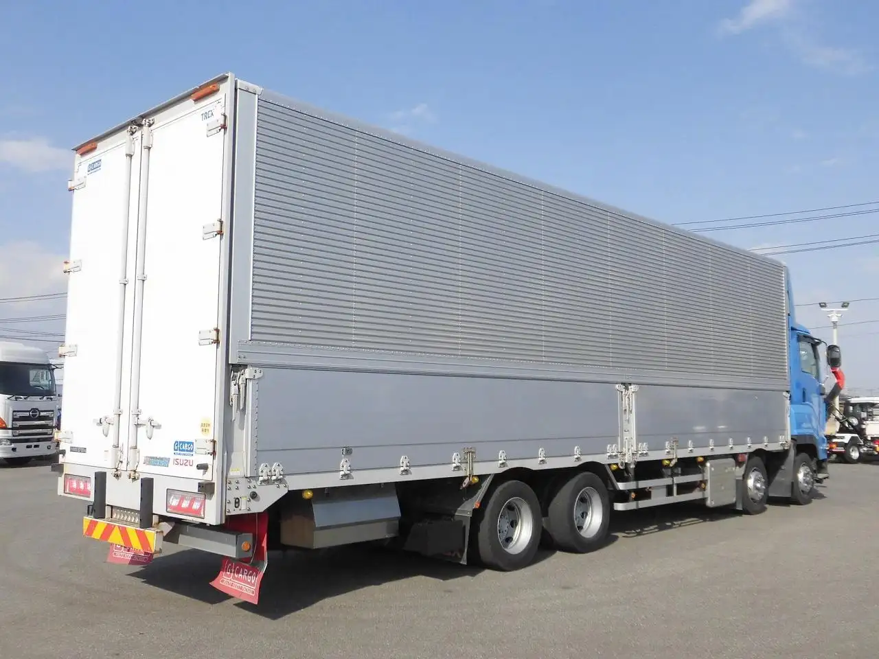 いすゞ ギガ 大型 ウイング エアサス ベッドの中古トラック画像4