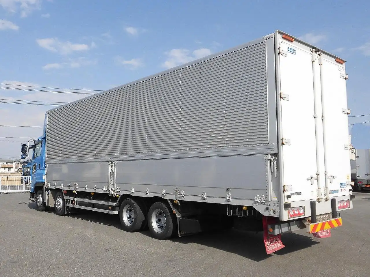 いすゞ ギガ 大型 ウイング エアサス ベッドの中古トラック画像6