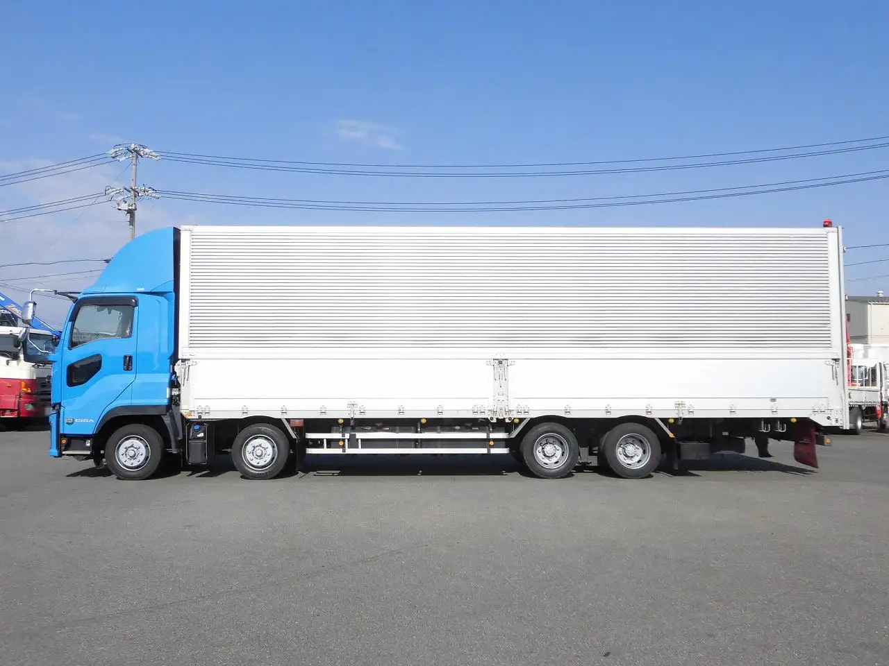 いすゞ ギガ 大型 ウイング エアサス ベッドの中古トラック画像7