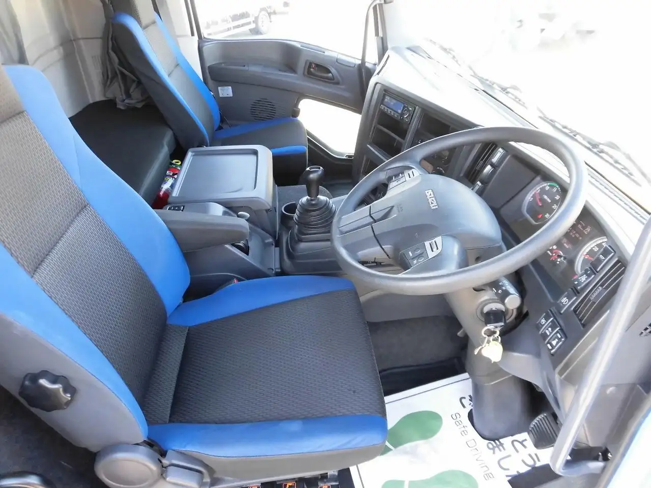 いすゞ ギガ 大型 ウイング エアサス ベッドの中古トラック画像9