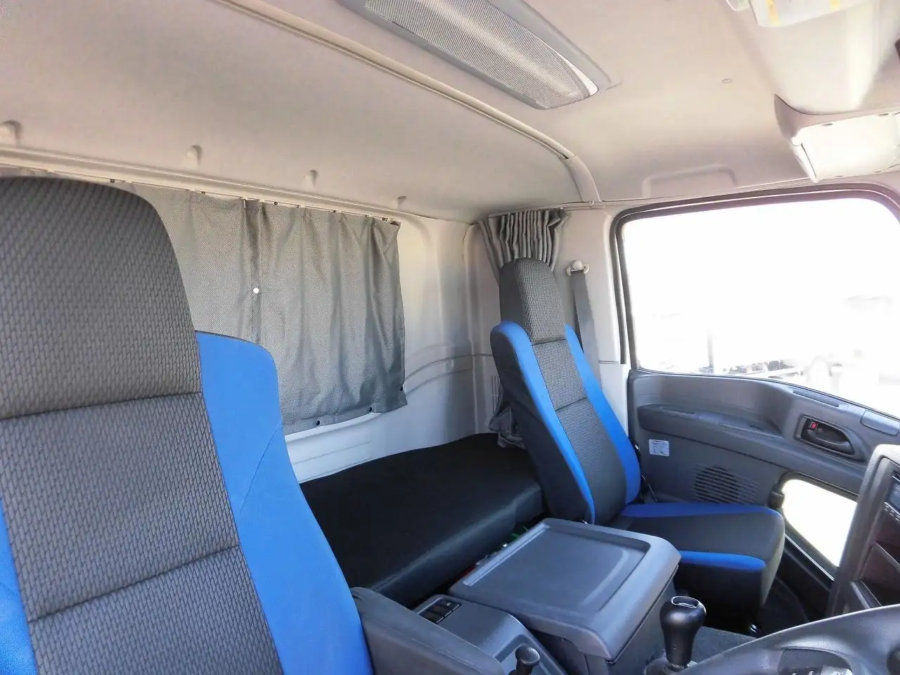 いすゞ ギガ 大型 ウイング エアサス ベッドの中古トラック画像10