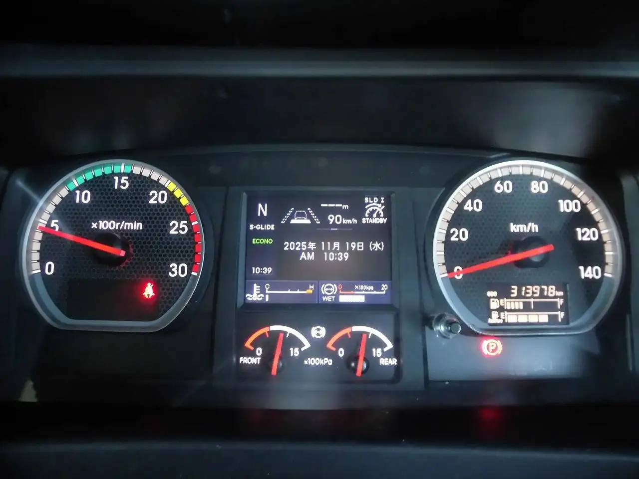 いすゞ ギガ 大型 ウイング エアサス ベッドの中古トラック画像11