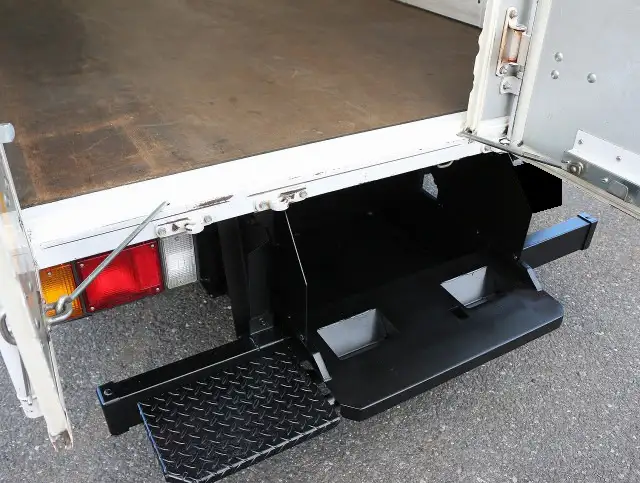 いすゞ エルフ 小型 アルミバン 3枚観音 TRG-NHR85ANの中古トラック画像11