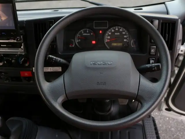 いすゞ エルフ 小型 平ボディ Wキャブ TRG-NLR85ARの中古トラック画像11