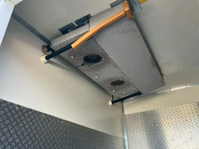 いすゞ エルフ 小型 冷凍冷蔵 低温 床アルミの中古トラック画像7