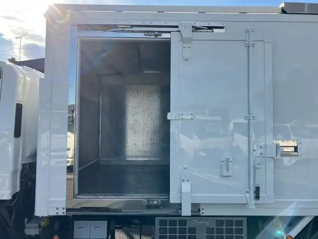 いすゞ エルフ 小型 冷凍冷蔵 低温 床アルミの中古トラック画像4