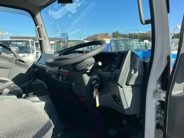 いすゞ エルフ 小型 冷凍冷蔵 低温 床アルミの中古トラック画像9