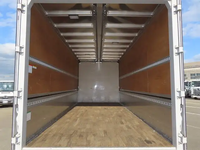 いすゞ フォワード 中型/増トン ウイング エアサス ベッドの中古トラック画像9