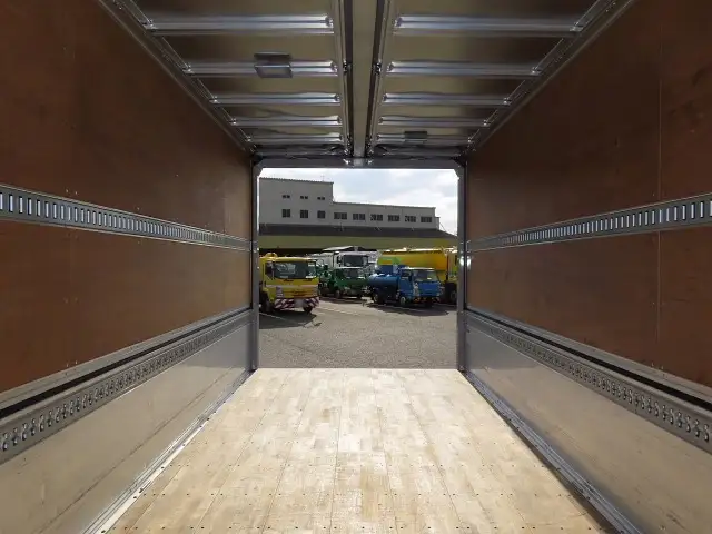 いすゞ フォワード 中型/増トン ウイング エアサス ベッドの中古トラック画像10