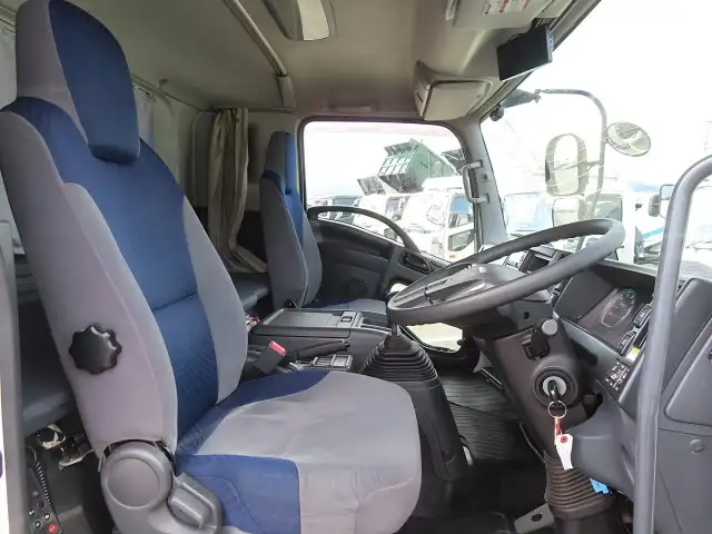 いすゞ フォワード 中型/増トン ウイング エアサス ベッドの中古トラック画像11