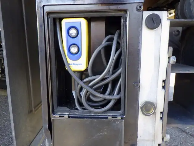 日野 デュトロ 小型 平ボディ パワーゲート TKG-XZU710Mの中古トラック画像10