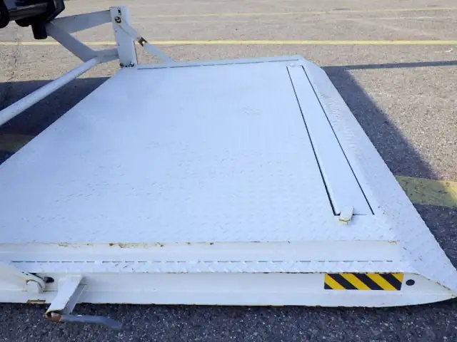 日野 デュトロ 小型 平ボディ パワーゲート TKG-XZU710Mの中古トラック画像9