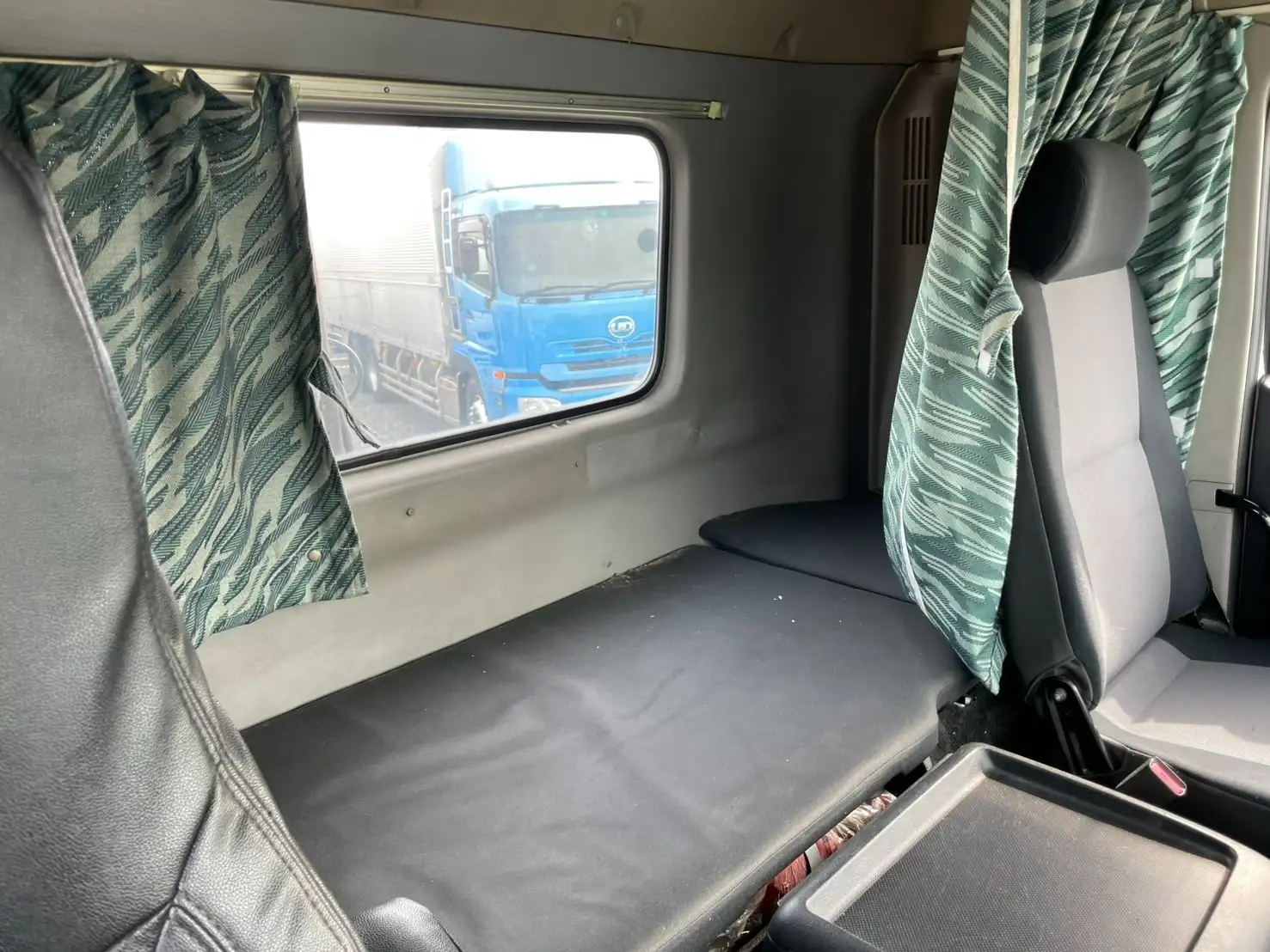 日野 プロフィア 大型 トラクター 1デフ エアサスの中古トラック画像14