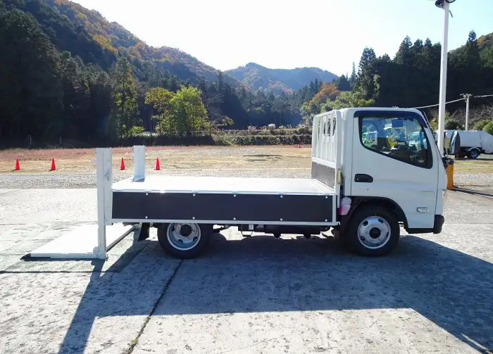 三菱 キャンター 小型 平ボディ パワーゲート 2RG-FBAV0の中古トラック画像4