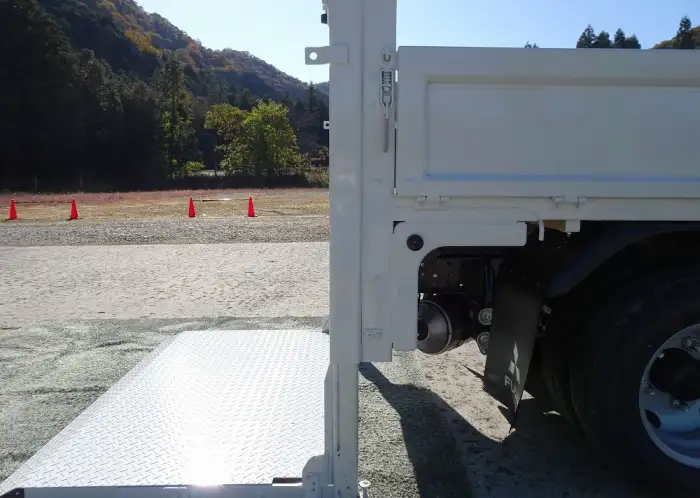 三菱 キャンター 小型 平ボディ パワーゲート 2RG-FBAV0の中古トラック画像11