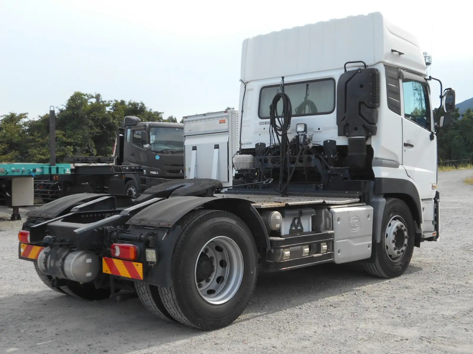 日産UD クオン 大型 トラクター ハイルーフ エアサスの中古トラック画像3