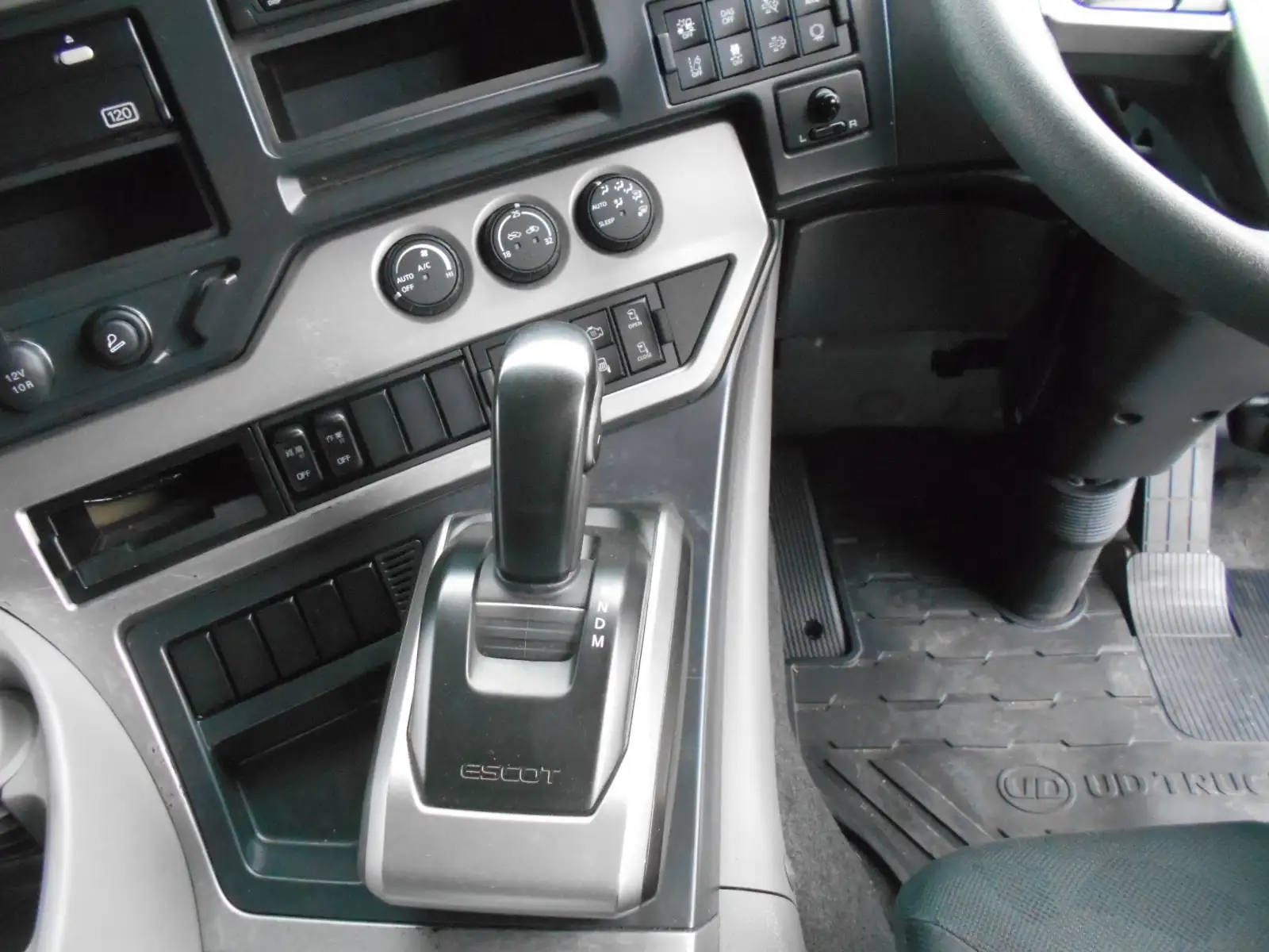 日産UD クオン 大型 トラクター ハイルーフ エアサスの中古トラック画像12