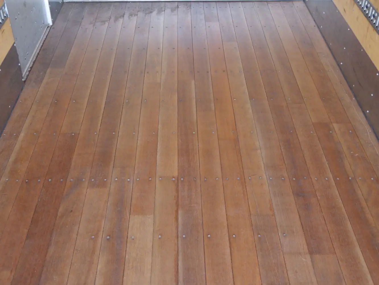 いすゞ エルフ 小型 アルミバン サイドドア 3枚観音の中古トラック画像9