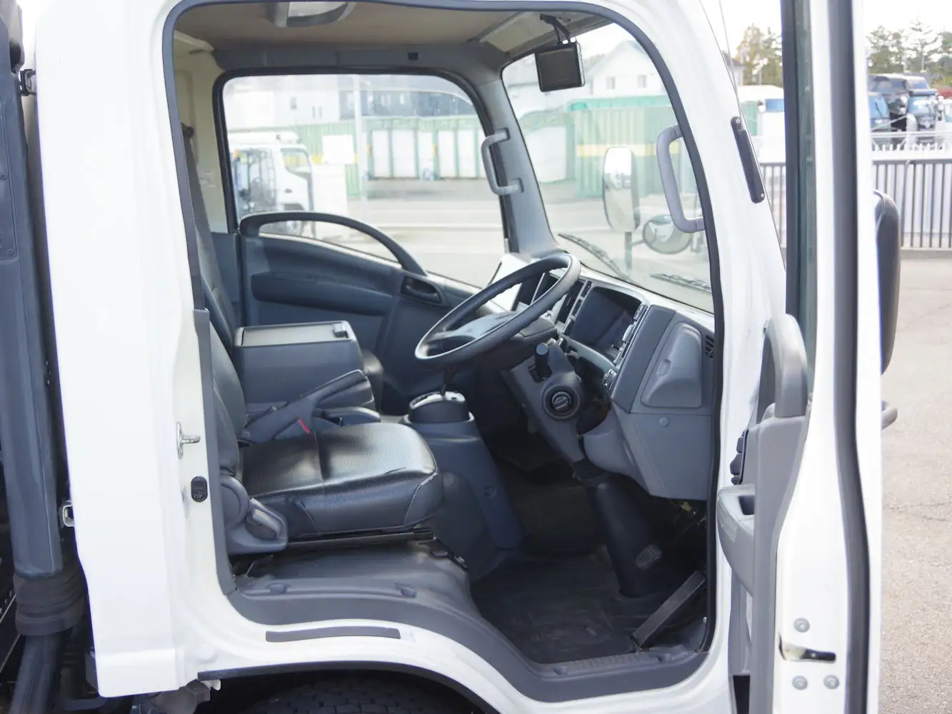 いすゞ エルフ 小型 アルミバン サイドドア 3枚観音の中古トラック画像12