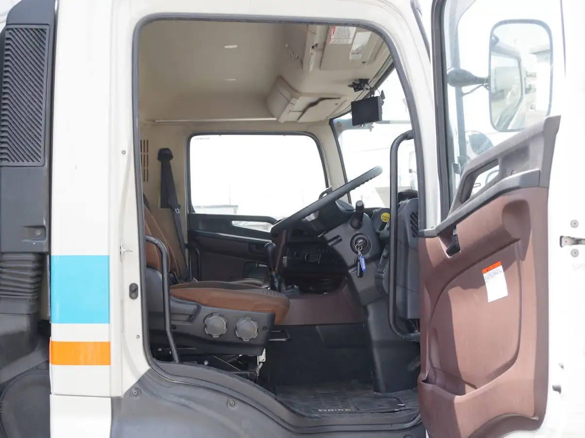 日野 プロフィア 大型 ウイング 幌ウイング 2DG-FN1AGAの中古トラック画像11