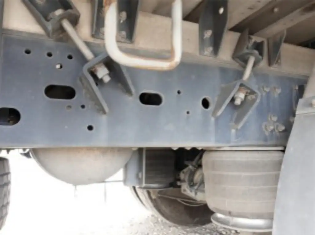 いすゞ フォワード 中型/増トン ウイング エアサス ベッドの中古トラック画像18