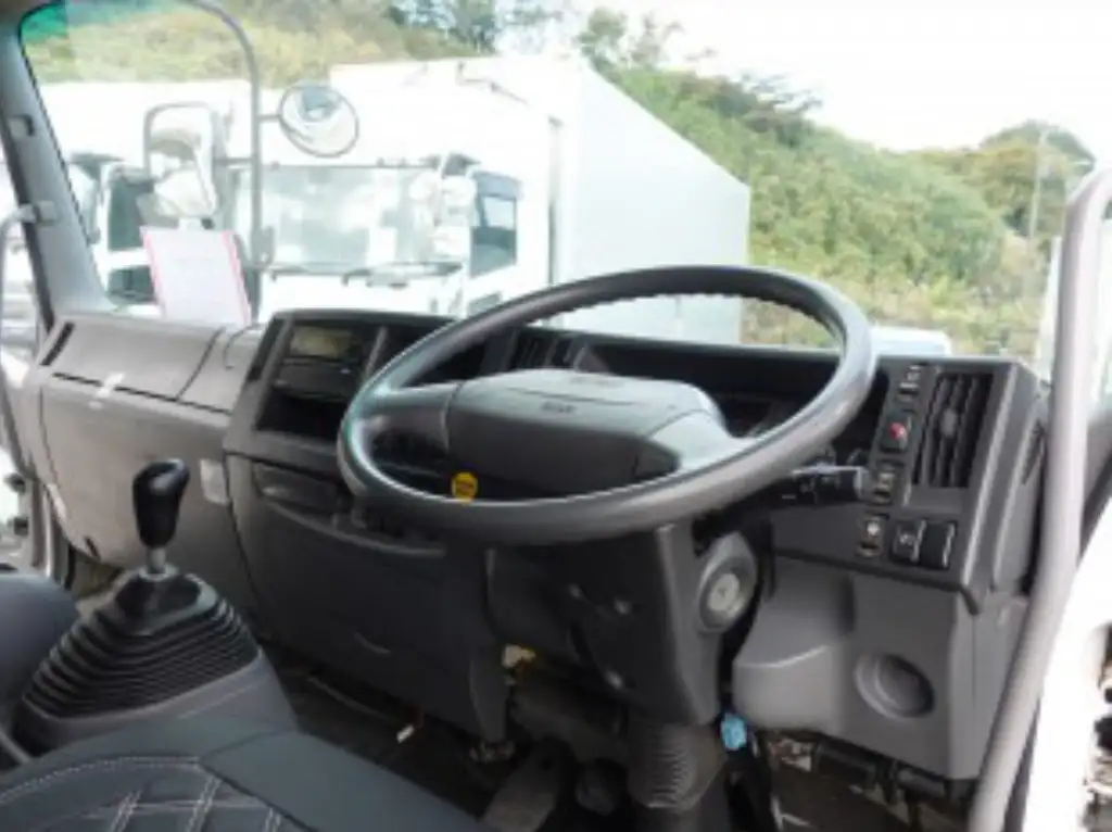 いすゞ フォワード 中型/増トン ウイング エアサス ベッドの中古トラック画像8