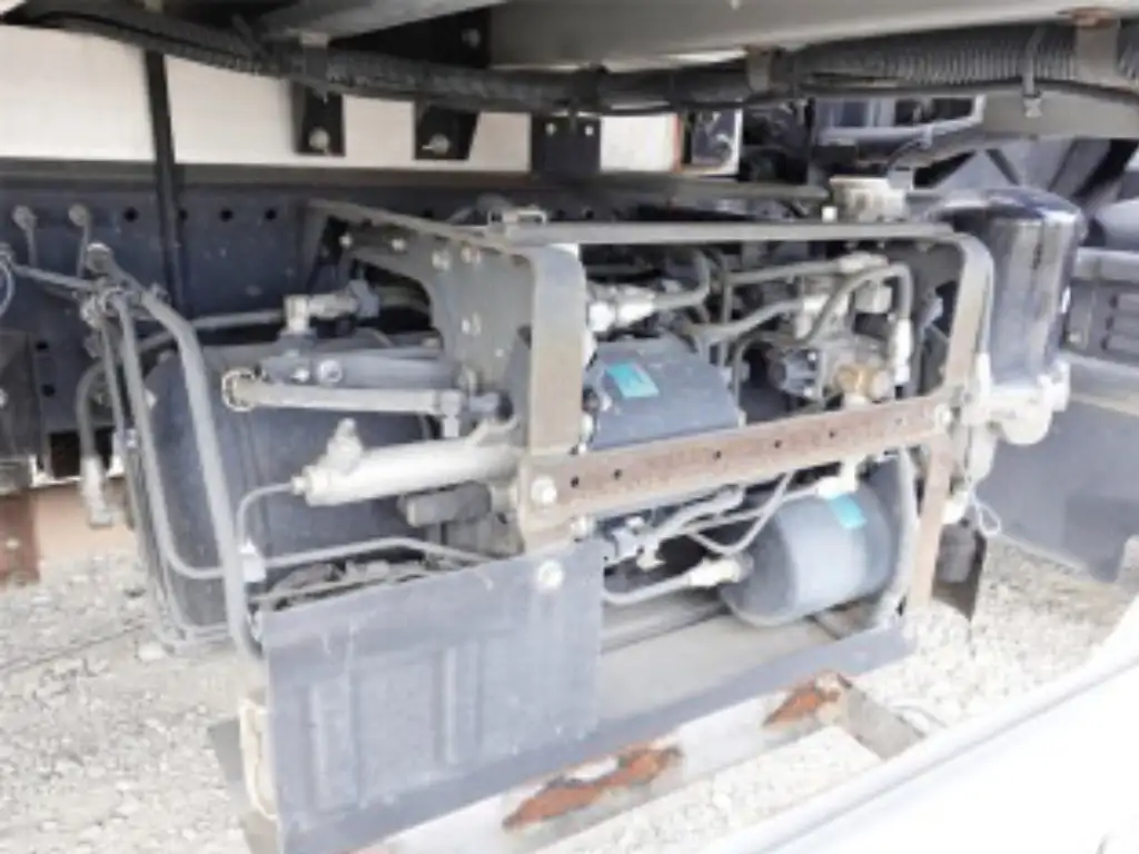 いすゞ フォワード 中型/増トン ウイング エアサス ベッドの中古トラック画像15