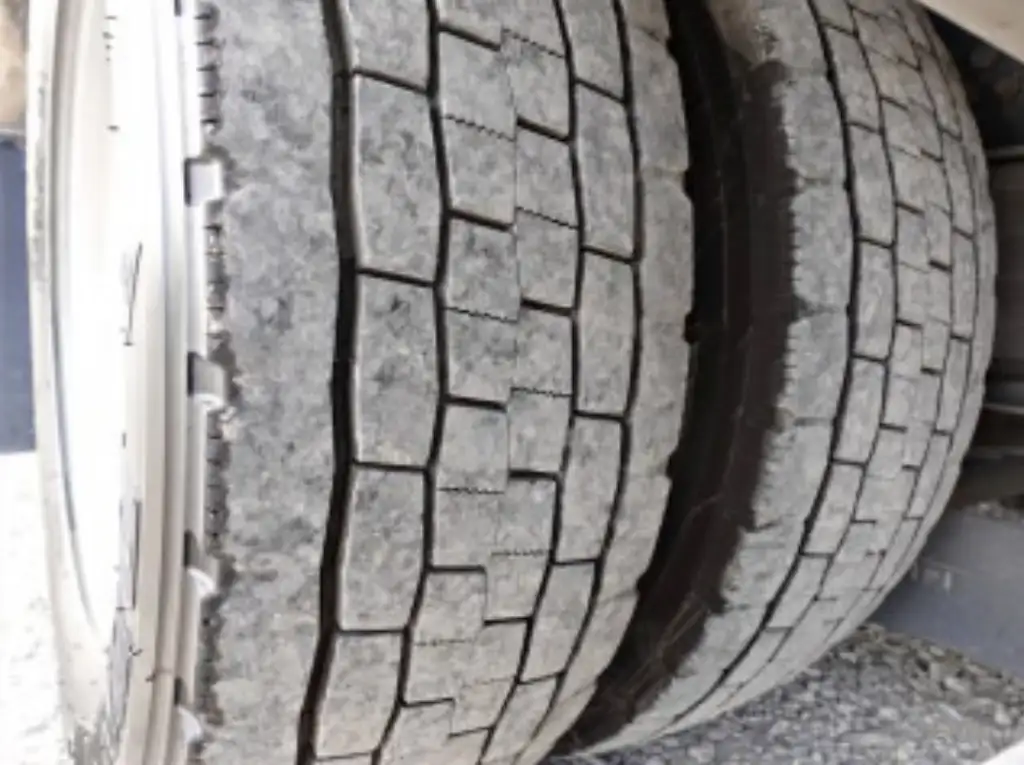 いすゞ フォワード 中型/増トン ウイング エアサス ベッドの中古トラック画像20