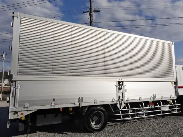 いすゞ フォワード 中型/増トン ウイング エアサス ベッドの中古トラック画像3