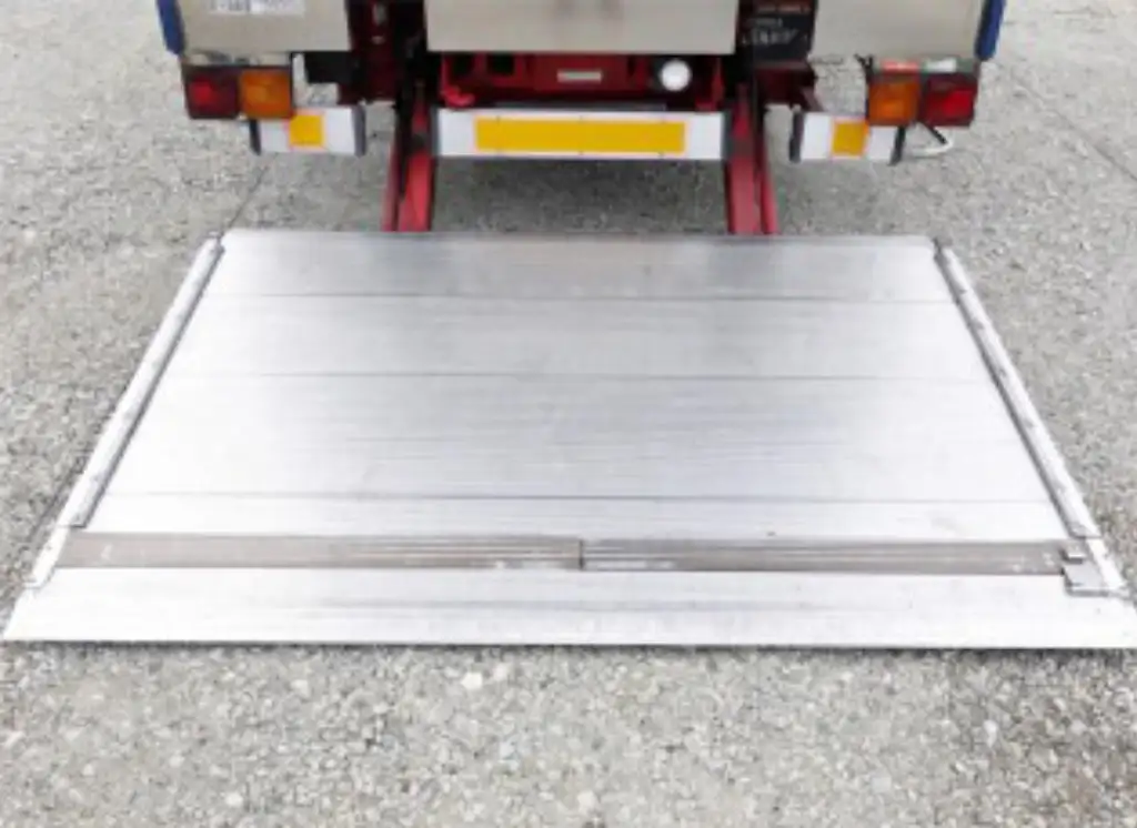 いすゞ フォワード 中型/増トン ウイング パワーゲート ベッドの中古トラック画像8