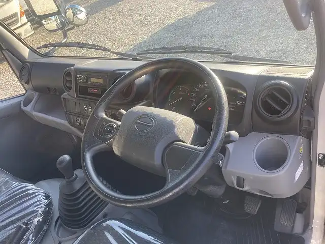 日野 デュトロ 小型 平ボディ Wキャブ 2RG-XZU605Mの中古トラック画像11