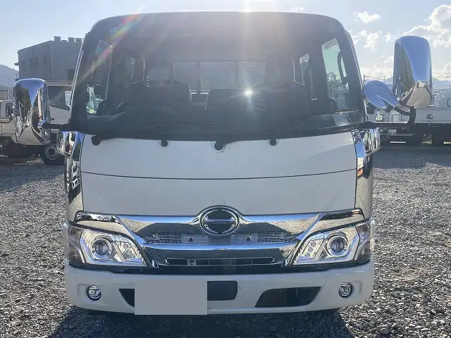 日野 デュトロ 小型 平ボディ Wキャブ 2RG-XZU605Mの中古トラック画像2