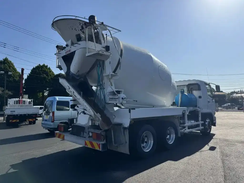 三菱 ファイター 中型/増トン ミキサー・ポンプ ベッド QDG-FQ62Fの中古トラック画像3