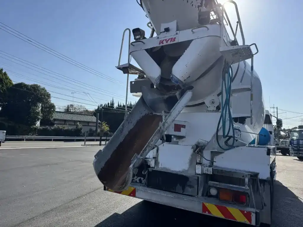 三菱 ファイター 中型/増トン ミキサー・ポンプ ベッド QDG-FQ62Fの中古トラック画像5