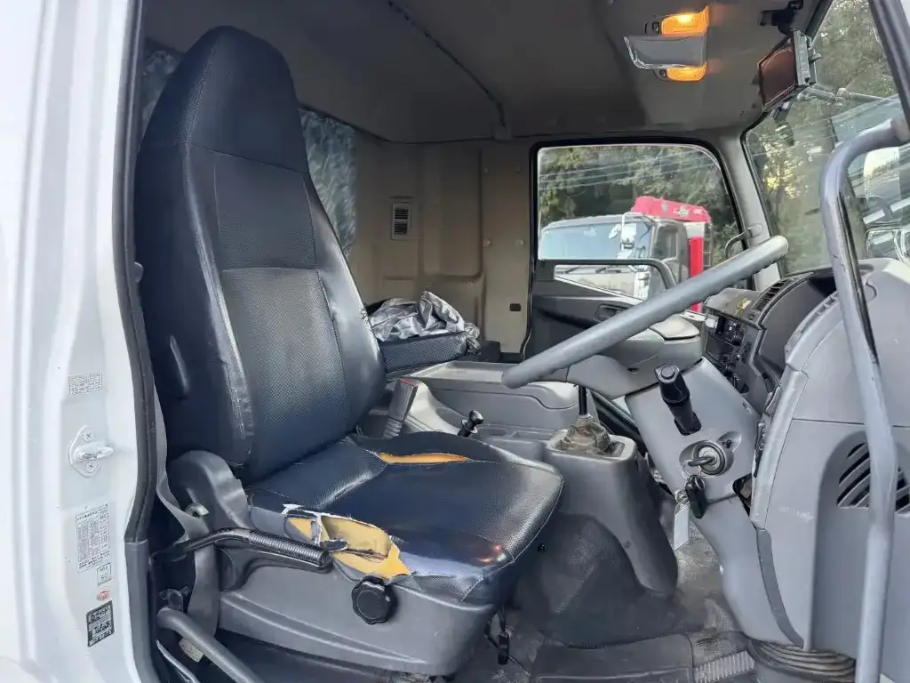 三菱 ファイター 中型/増トン ミキサー・ポンプ ベッド QDG-FQ62Fの中古トラック画像11