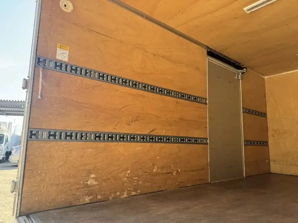 三菱 キャンター 小型 アルミバン サイドドア 2PG-FEB50の中古トラック画像9