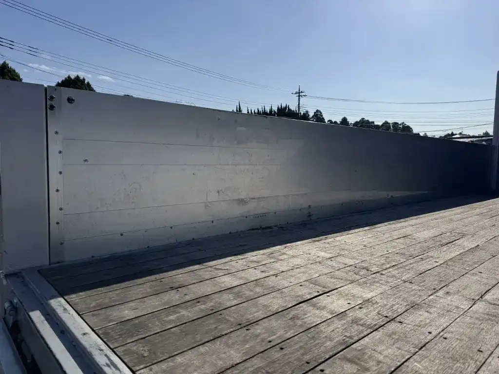 いすゞ フォワード 中型/増トン 平ボディ アルミブロック ベッドの中古トラック画像8