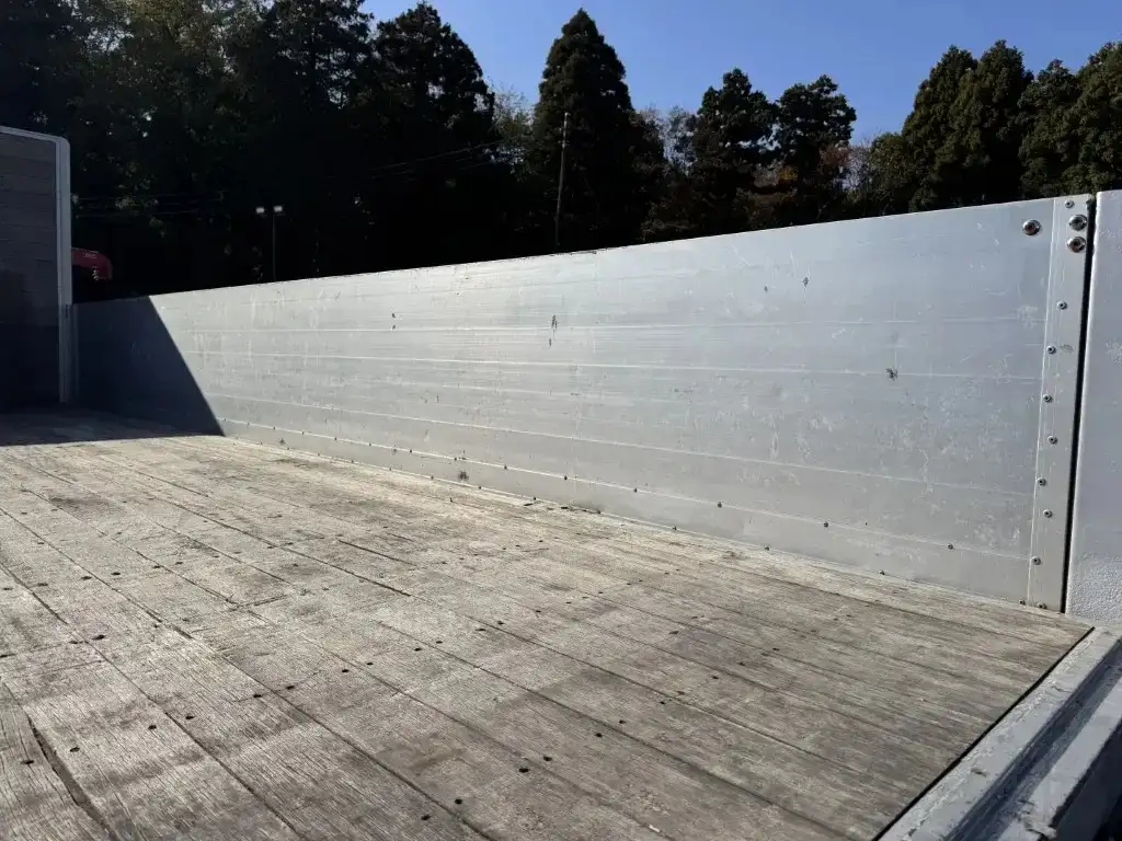 いすゞ フォワード 中型/増トン 平ボディ アルミブロック ベッドの中古トラック画像9