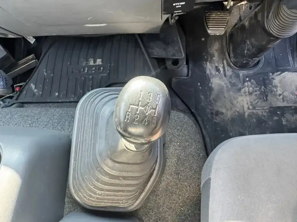 いすゞ フォワード 中型/増トン 平ボディ アルミブロック ベッドの中古トラック画像15