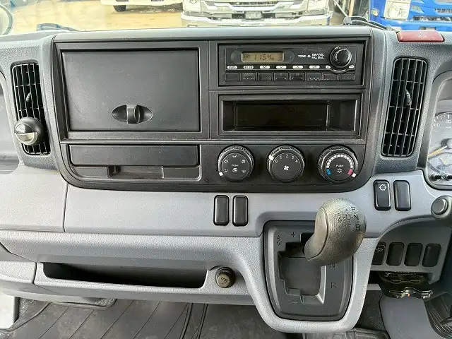 三菱 キャンター 小型 平ボディ Wキャブ TPG-FBA00の中古トラック画像13