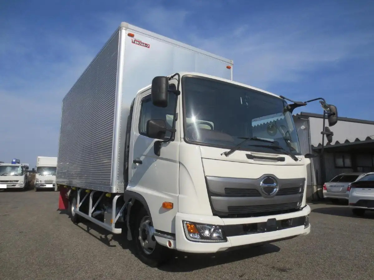 日野 レンジャー 中型/増トン アルミバン 3枚観音 2PG-FC2ABAの中古トラック画像3