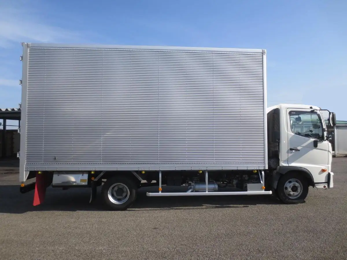 日野 レンジャー 中型/増トン アルミバン 3枚観音 2PG-FC2ABAの中古トラック画像4